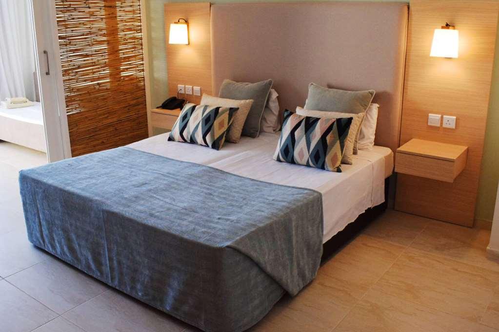 Ramada Hotel & Suites By Wyndham アヤナパ 部屋 写真