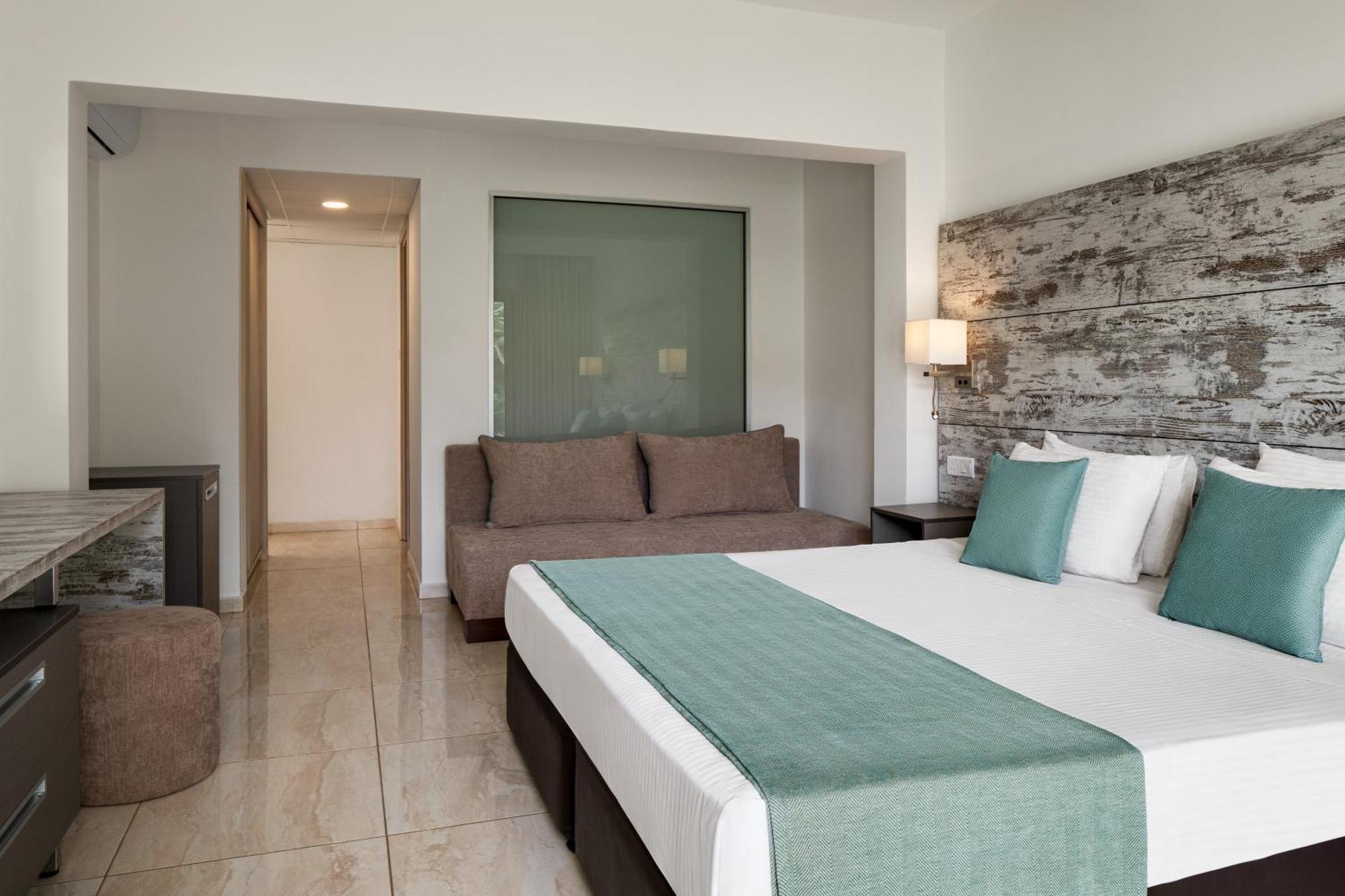 Ramada Hotel & Suites By Wyndham アヤナパ エクステリア 写真