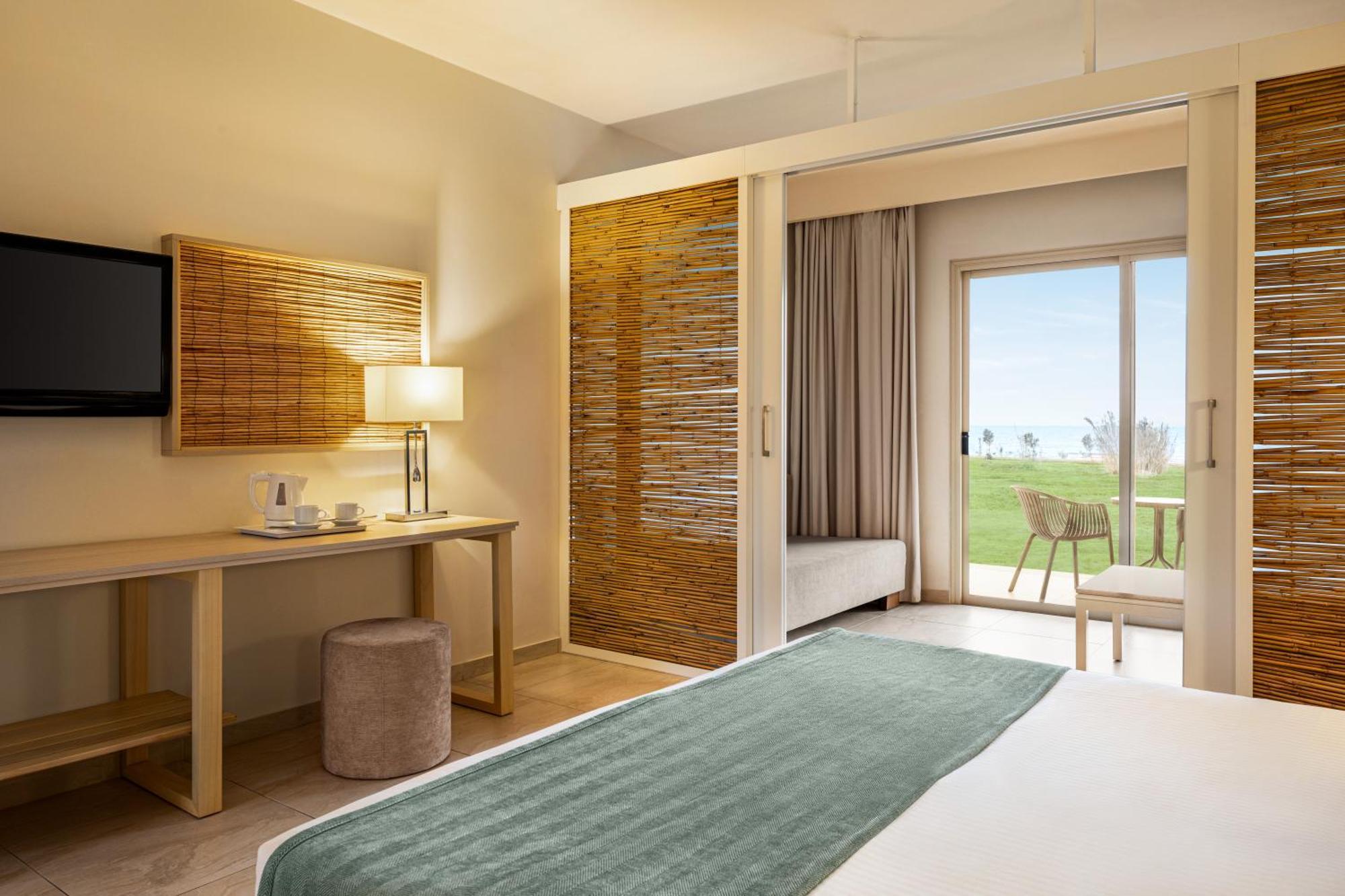 Ramada Hotel & Suites By Wyndham アヤナパ エクステリア 写真