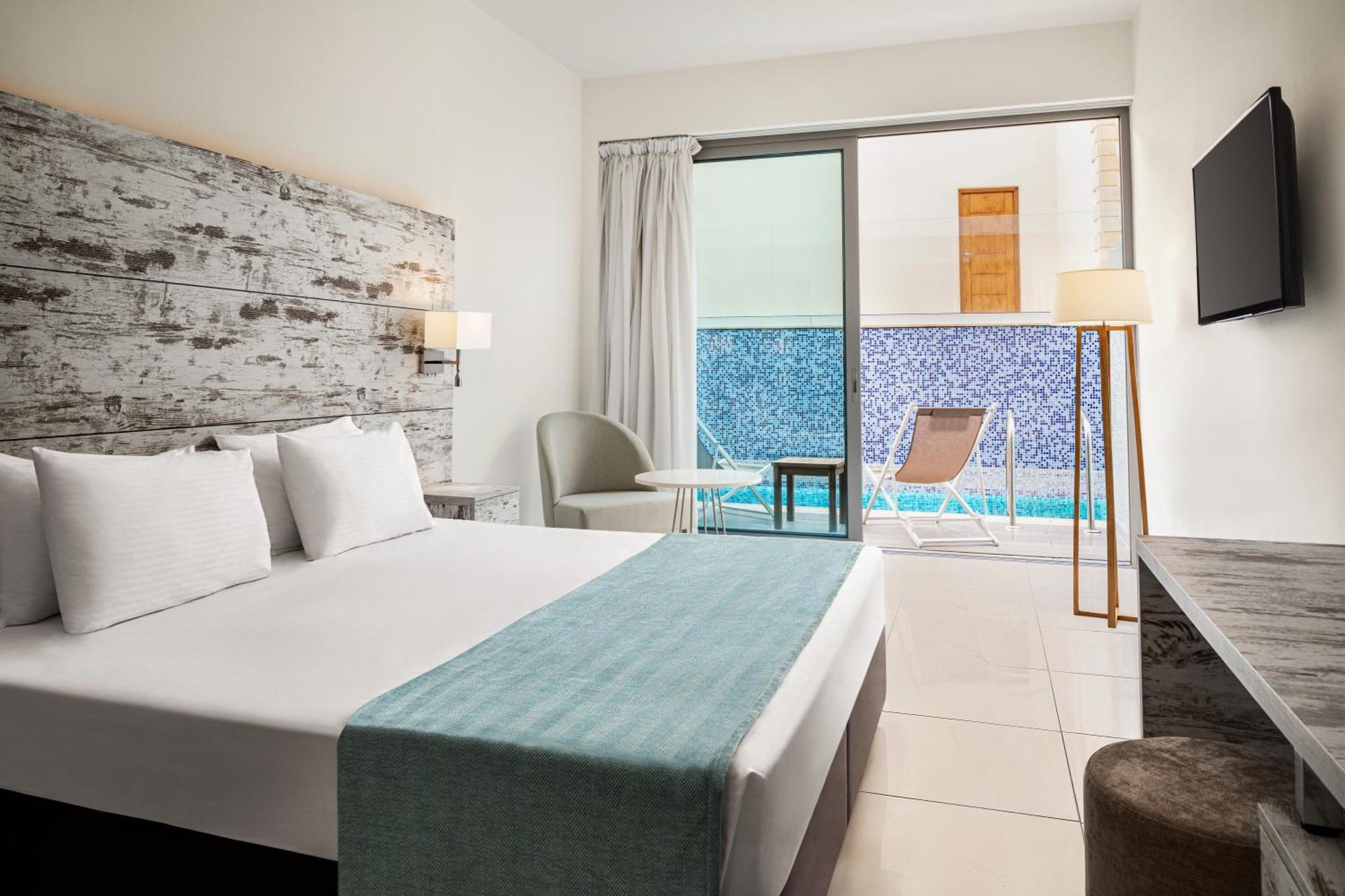 Ramada Hotel & Suites By Wyndham アヤナパ エクステリア 写真