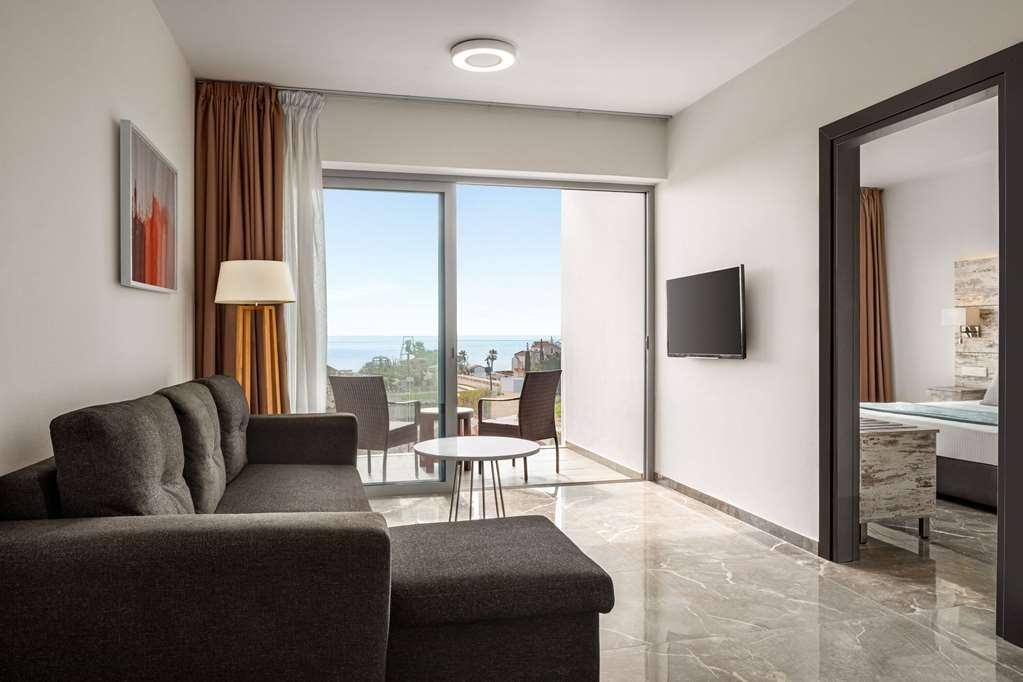Ramada Hotel & Suites By Wyndham アヤナパ 部屋 写真