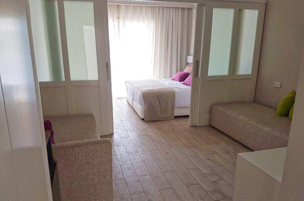 Ramada Hotel & Suites By Wyndham アヤナパ エクステリア 写真